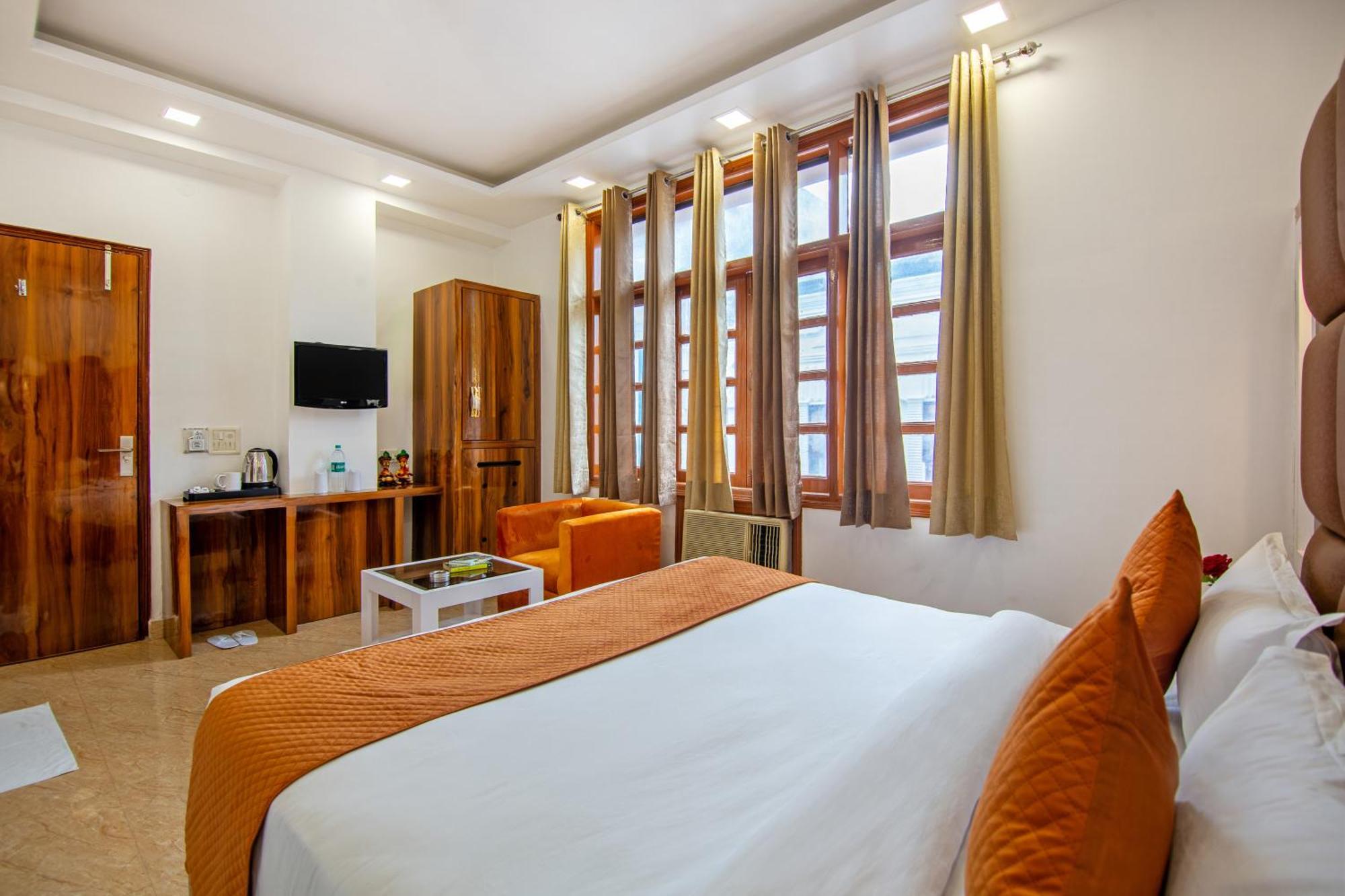 Rahul Palace By Golden Tree Near Metro Station And Ajmal Khan Market 뉴델리 외부 사진