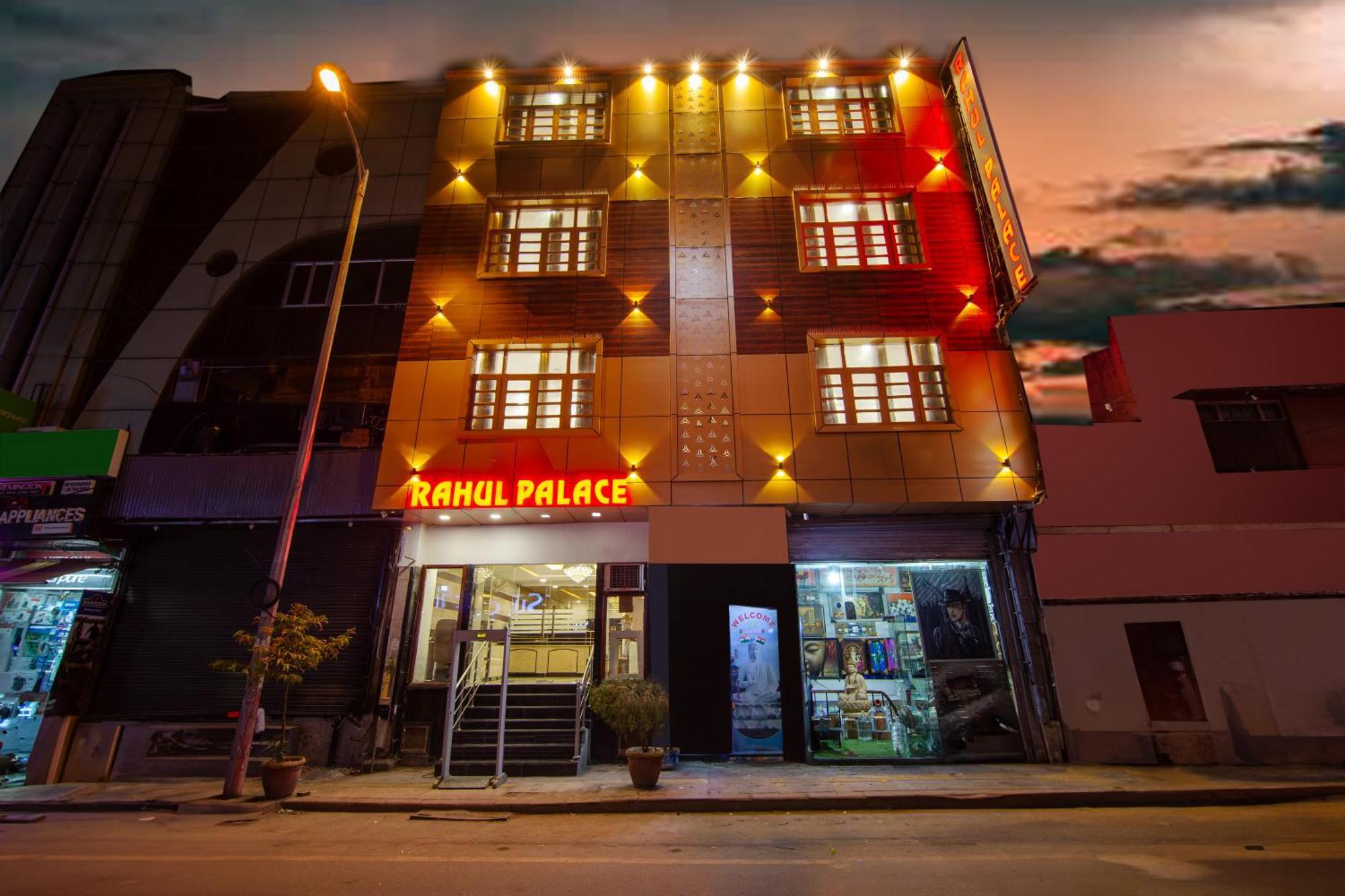 Rahul Palace By Golden Tree Near Metro Station And Ajmal Khan Market 뉴델리 외부 사진