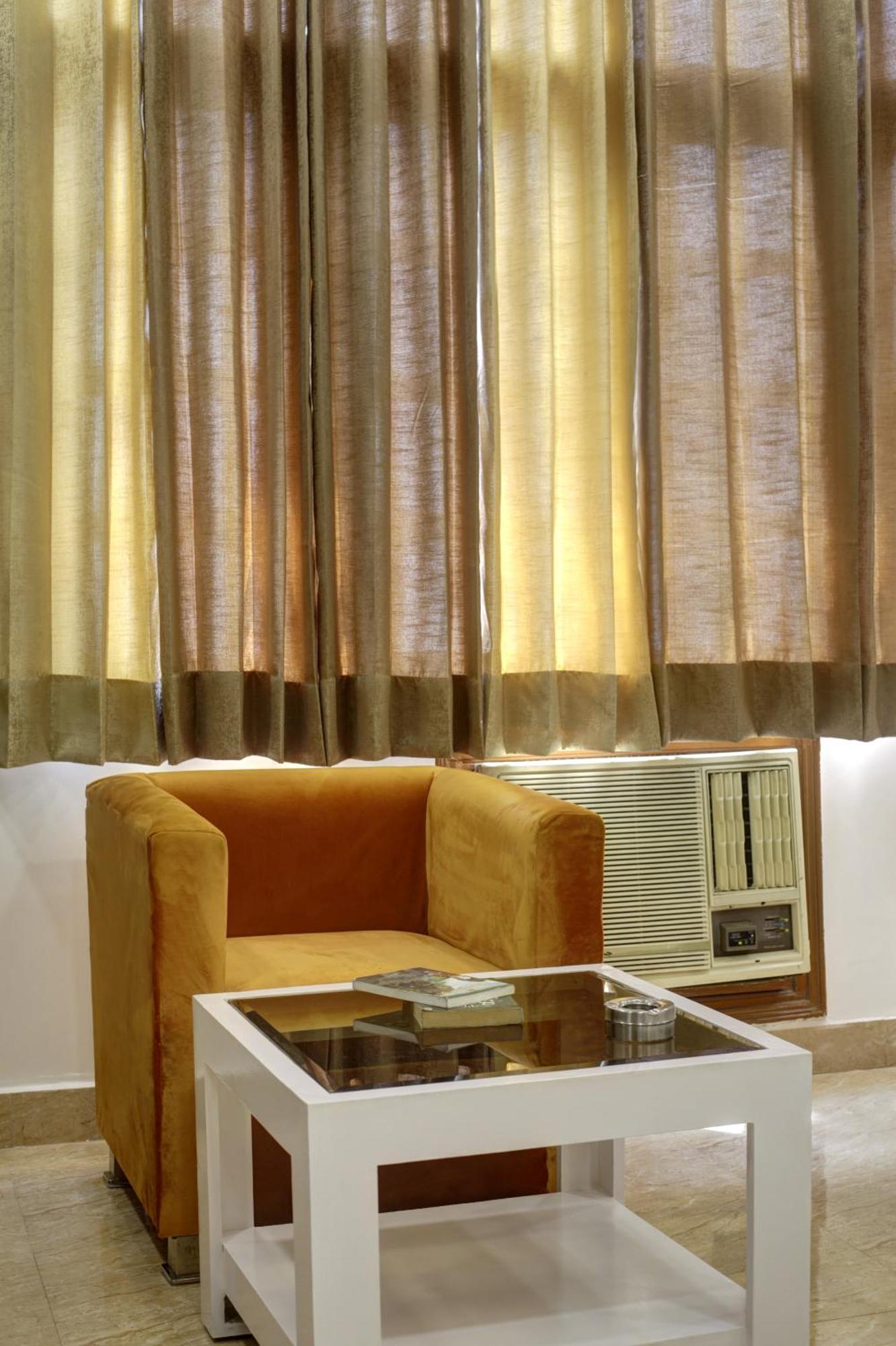 Rahul Palace By Golden Tree Near Metro Station And Ajmal Khan Market 뉴델리 외부 사진