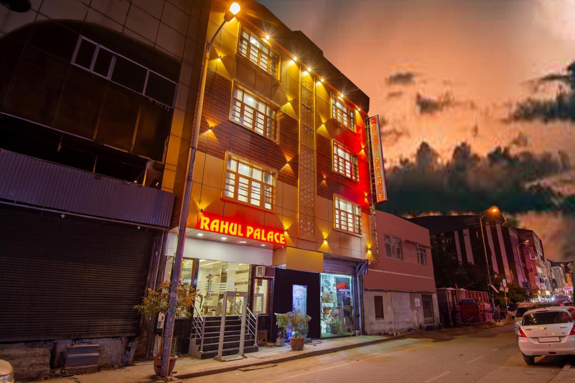 Rahul Palace By Golden Tree Near Metro Station And Ajmal Khan Market 뉴델리 외부 사진