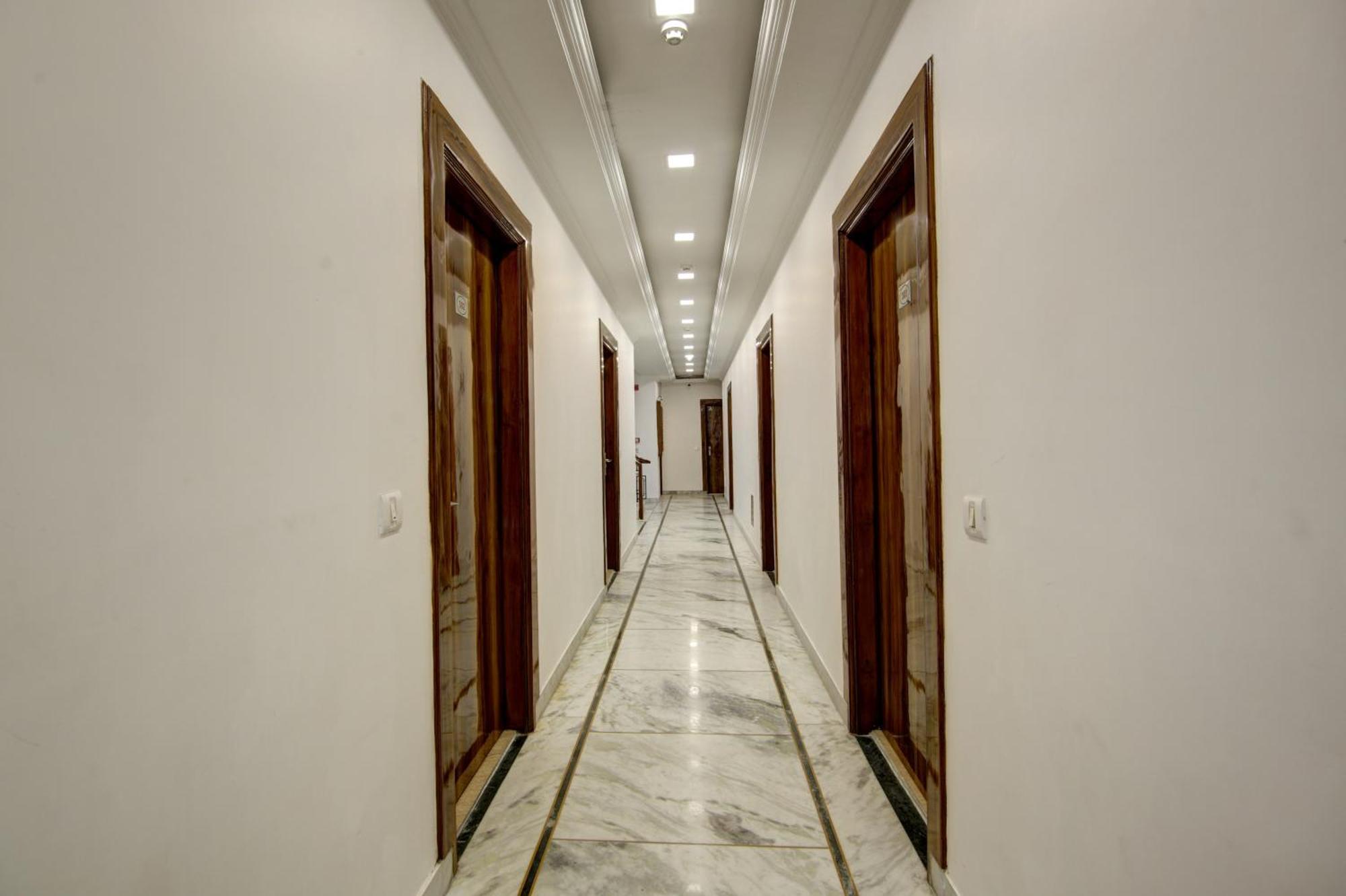 Rahul Palace By Golden Tree Near Metro Station And Ajmal Khan Market 뉴델리 외부 사진