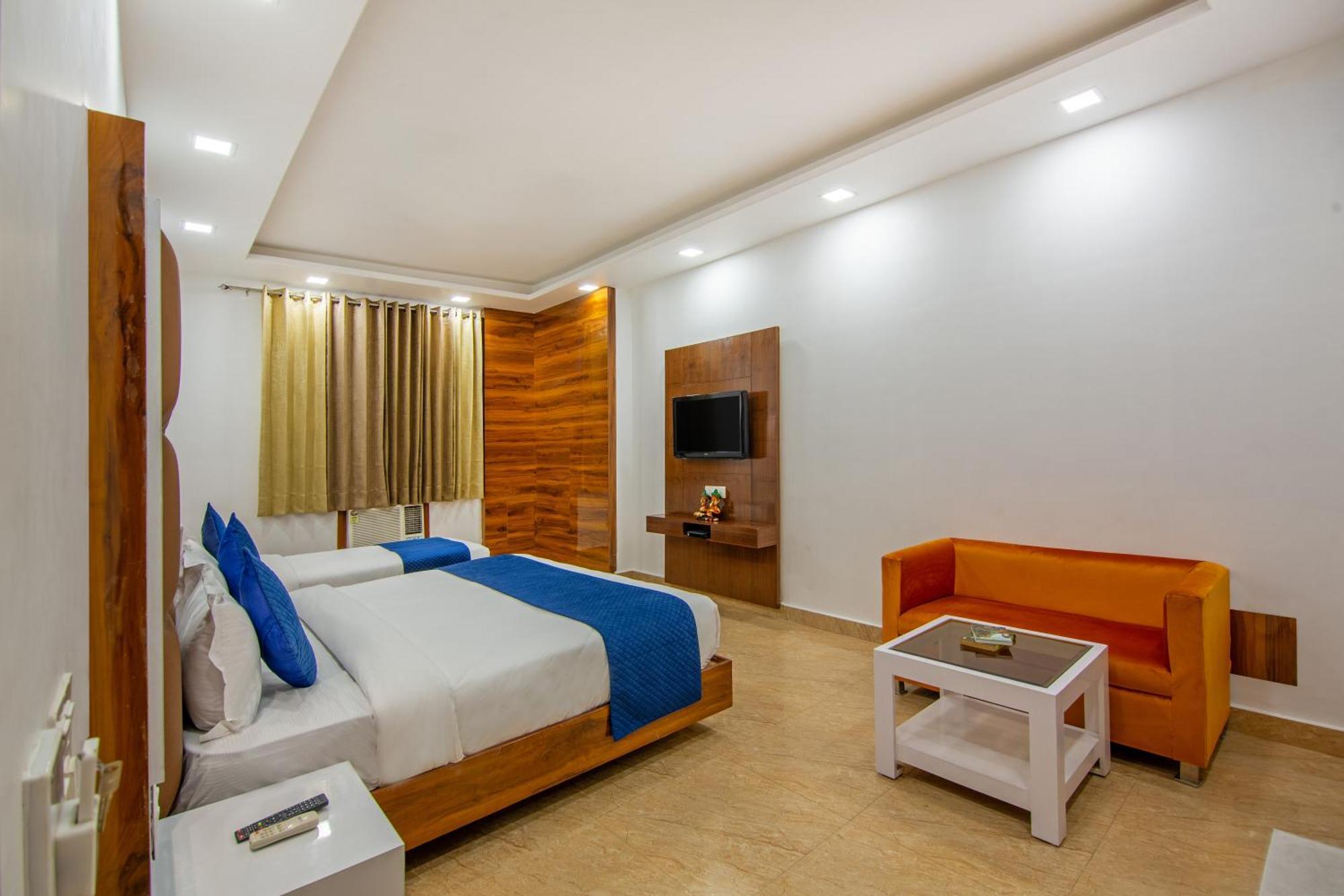 Rahul Palace By Golden Tree Near Metro Station And Ajmal Khan Market 뉴델리 외부 사진