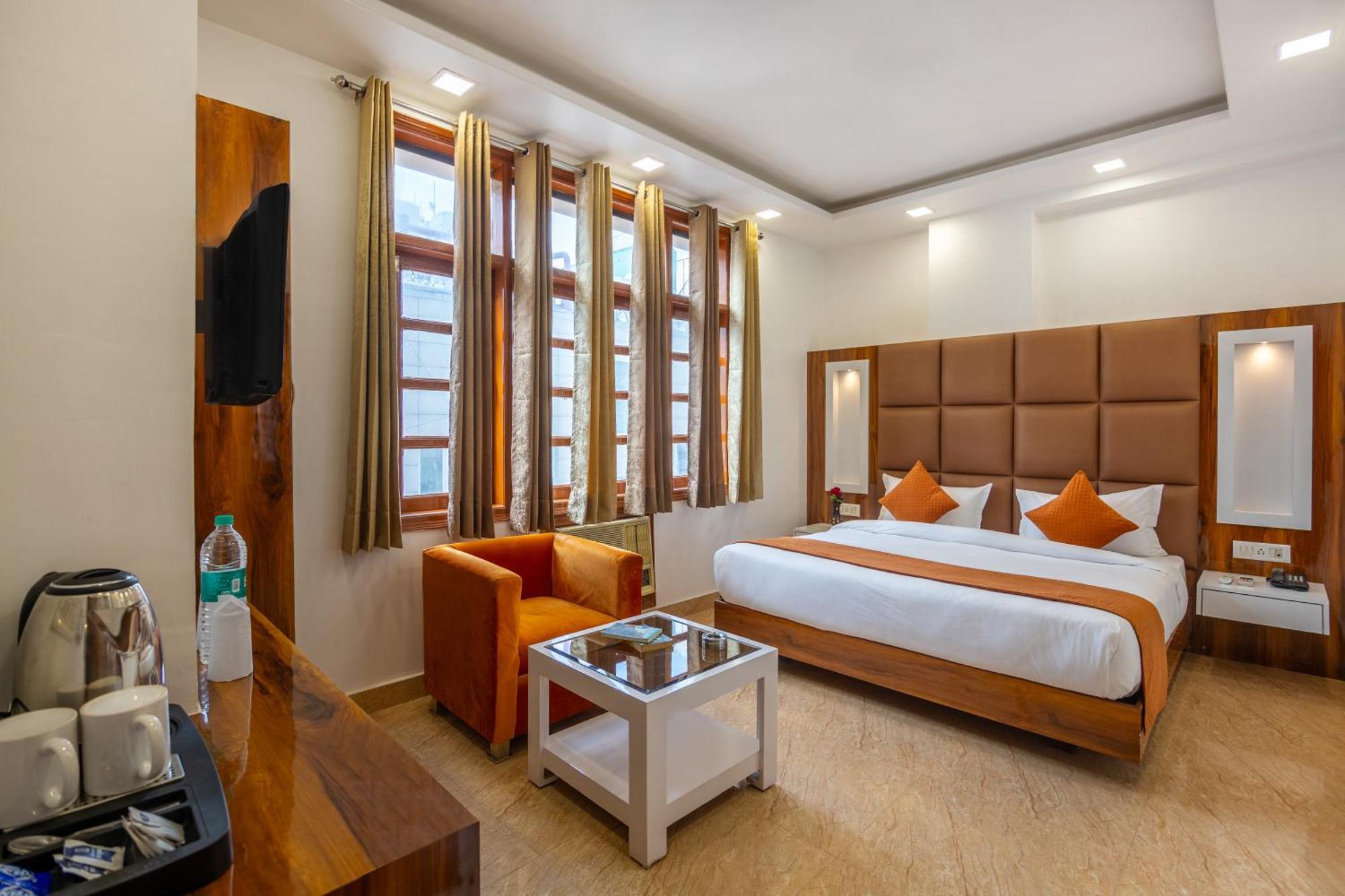 Rahul Palace By Golden Tree Near Metro Station And Ajmal Khan Market 뉴델리 외부 사진