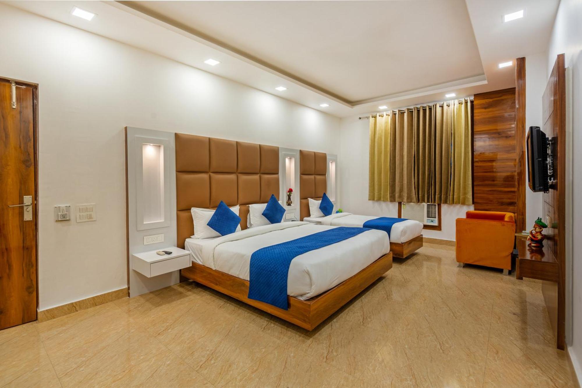 Rahul Palace By Golden Tree Near Metro Station And Ajmal Khan Market 뉴델리 외부 사진