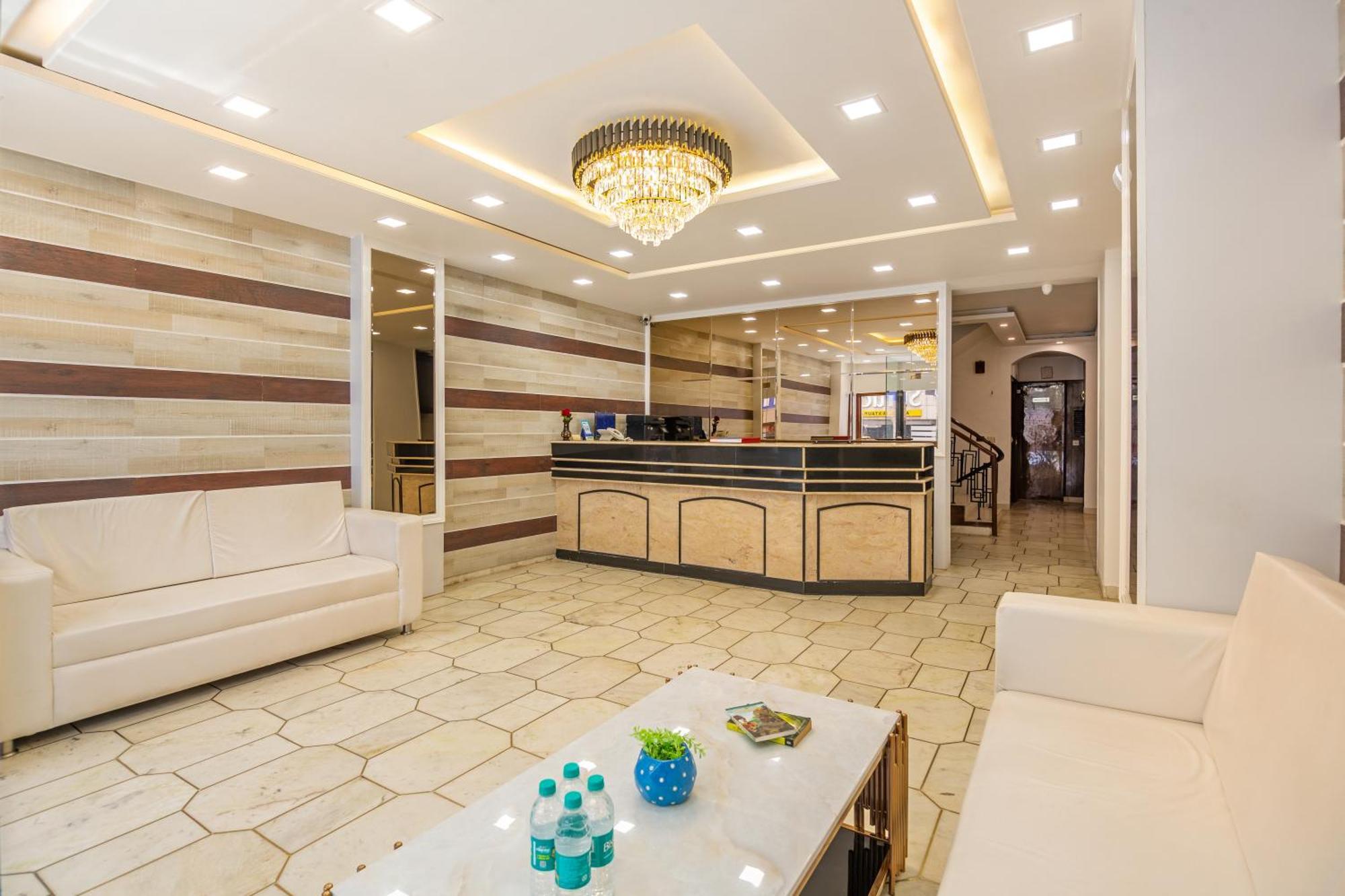 Rahul Palace By Golden Tree Near Metro Station And Ajmal Khan Market 뉴델리 외부 사진
