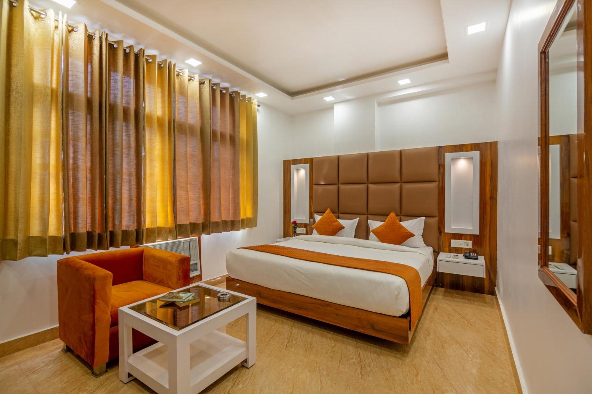 Rahul Palace By Golden Tree Near Metro Station And Ajmal Khan Market 뉴델리 외부 사진