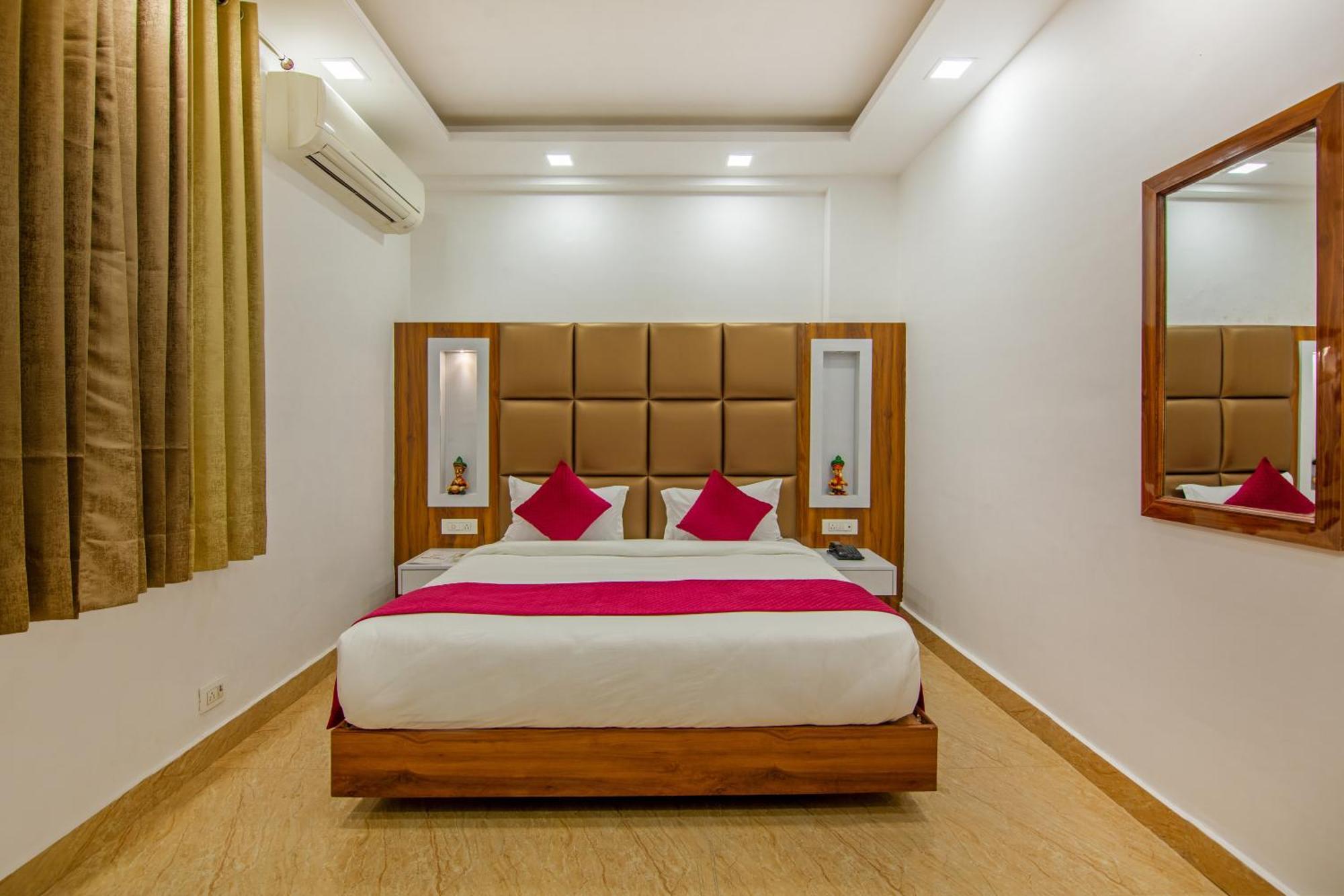Rahul Palace By Golden Tree Near Metro Station And Ajmal Khan Market 뉴델리 외부 사진