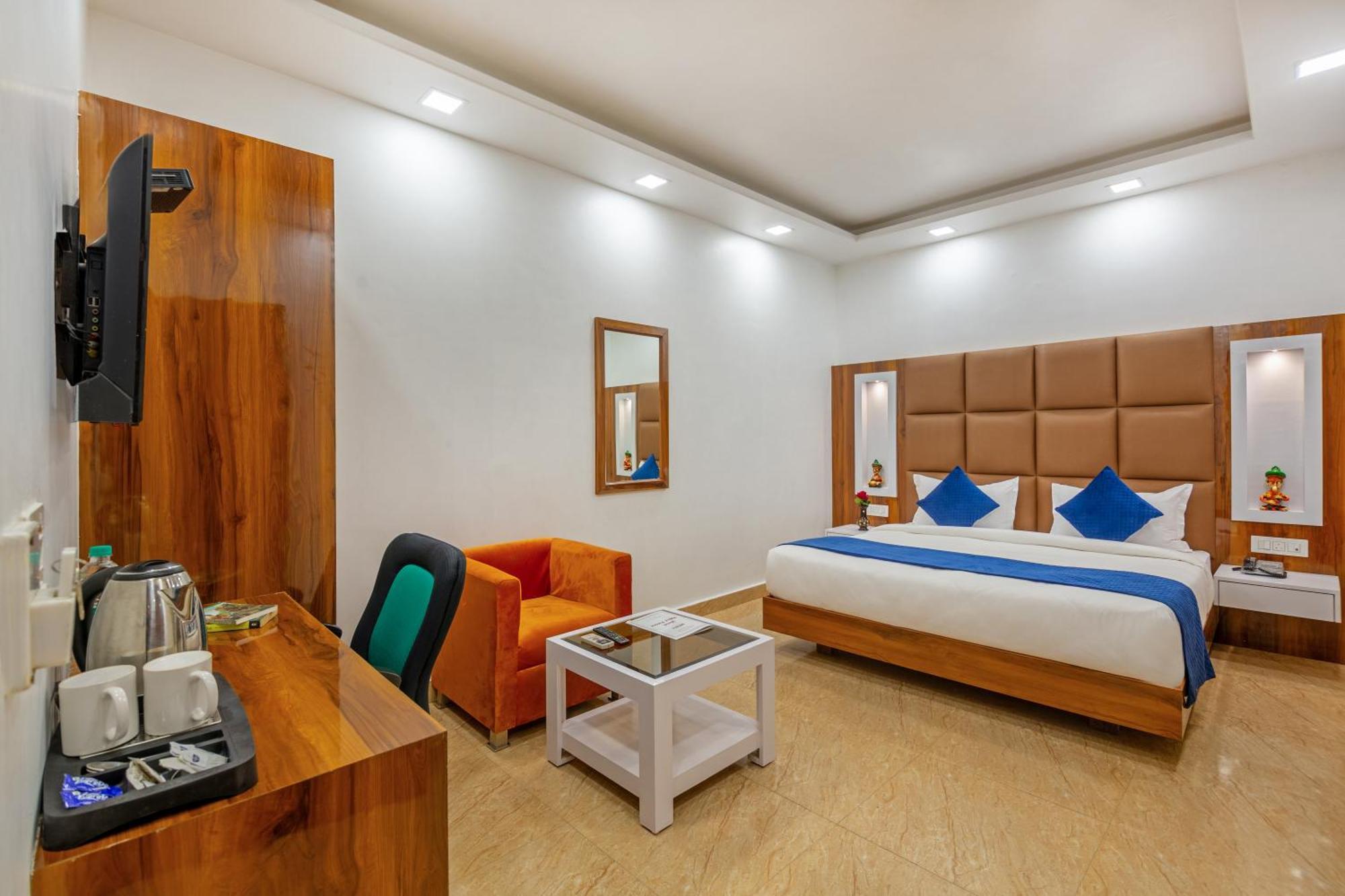 Rahul Palace By Golden Tree Near Metro Station And Ajmal Khan Market 뉴델리 외부 사진