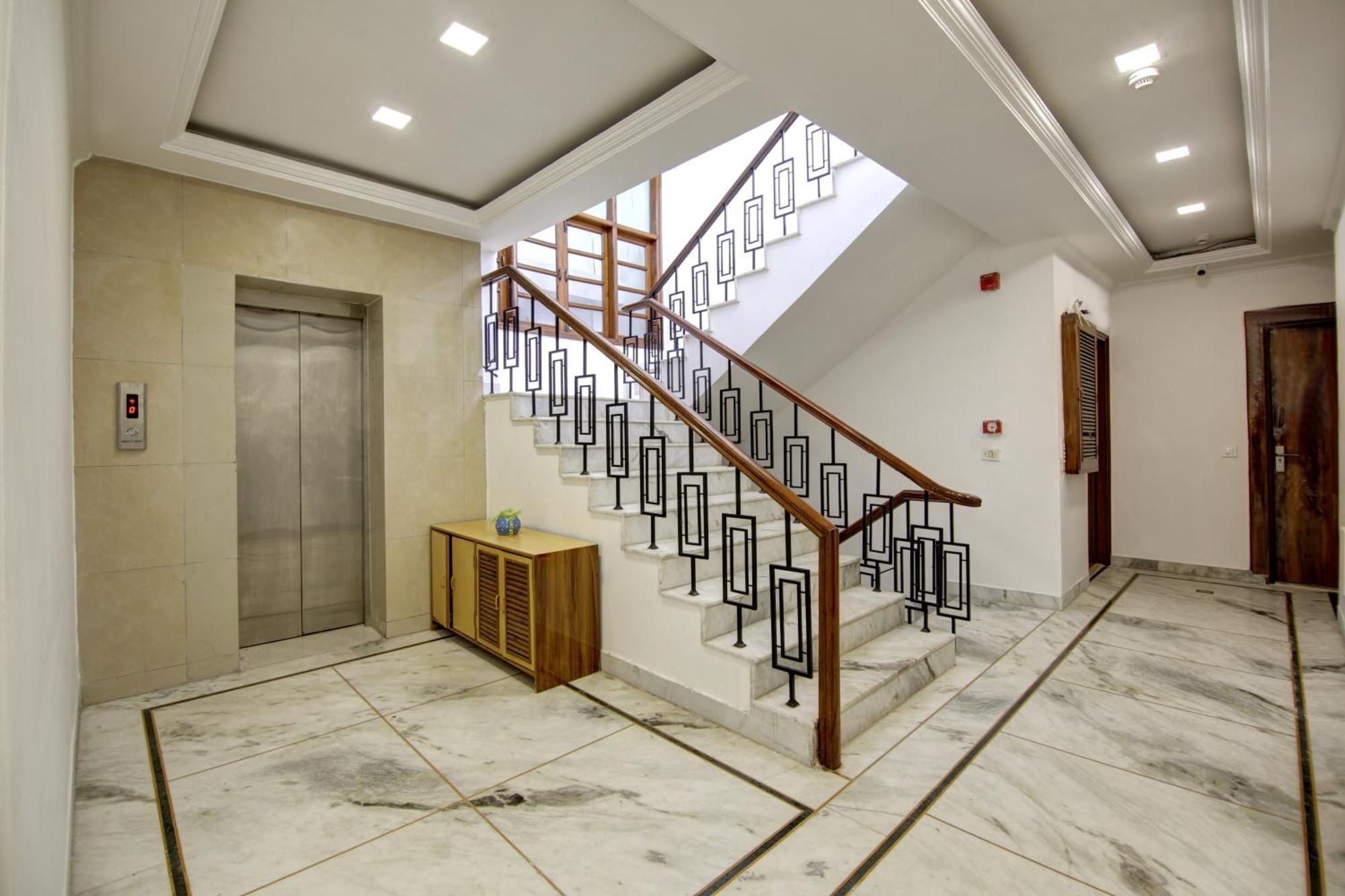Rahul Palace By Golden Tree Near Metro Station And Ajmal Khan Market 뉴델리 외부 사진