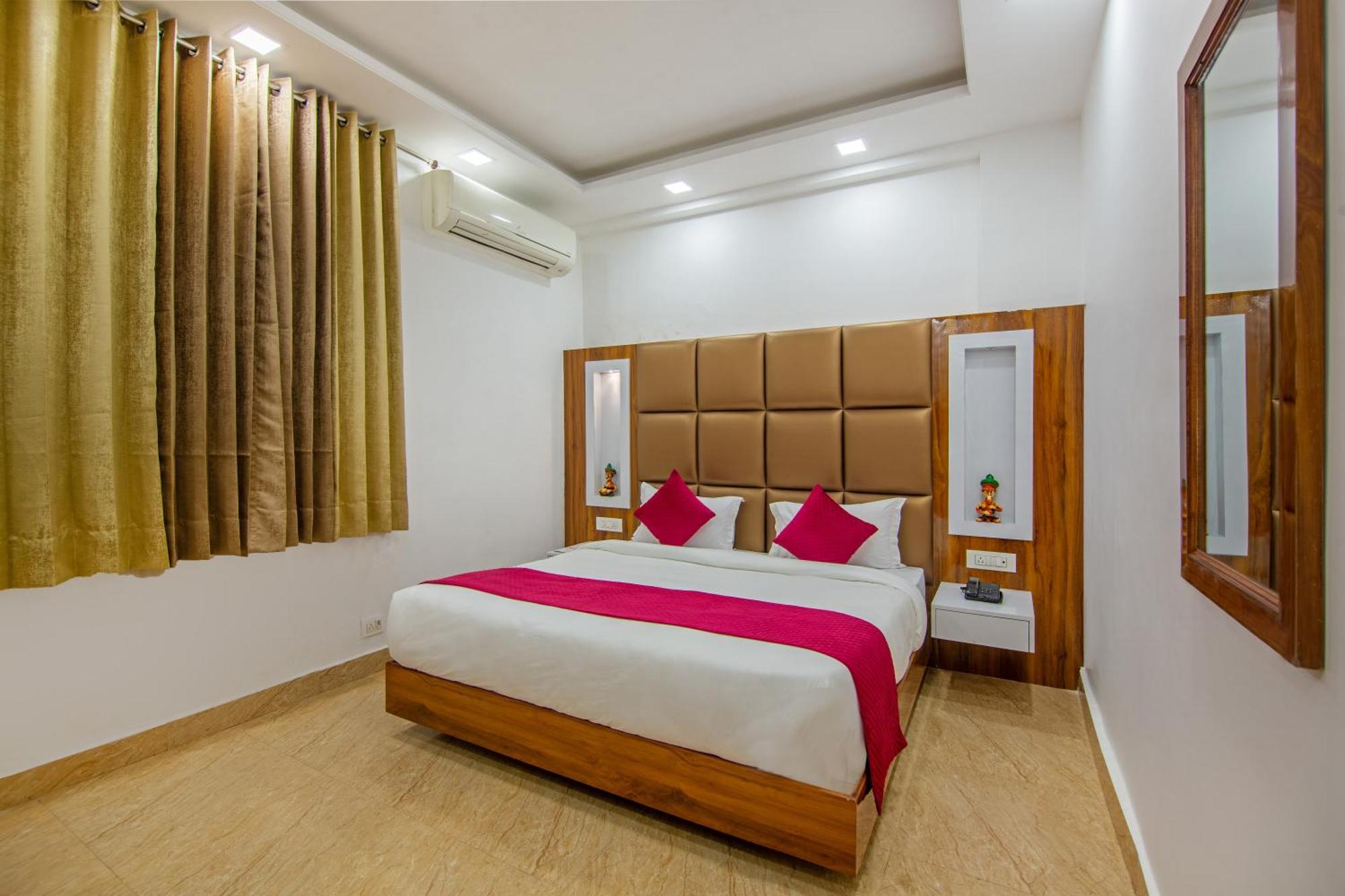 Rahul Palace By Golden Tree Near Metro Station And Ajmal Khan Market 뉴델리 외부 사진