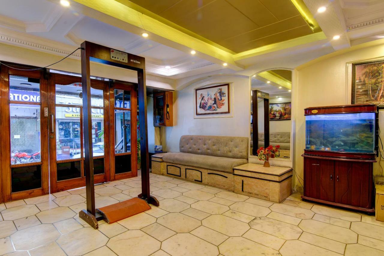 Rahul Palace By Golden Tree Near Metro Station And Ajmal Khan Market 뉴델리 외부 사진