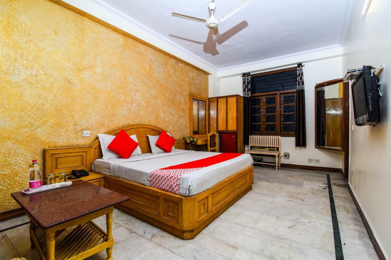 Rahul Palace By Golden Tree Near Metro Station And Ajmal Khan Market 뉴델리 외부 사진