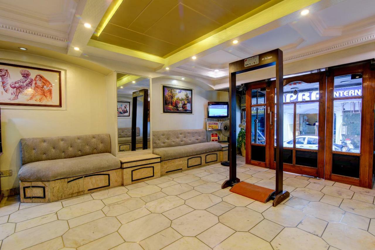 Rahul Palace By Golden Tree Near Metro Station And Ajmal Khan Market 뉴델리 외부 사진