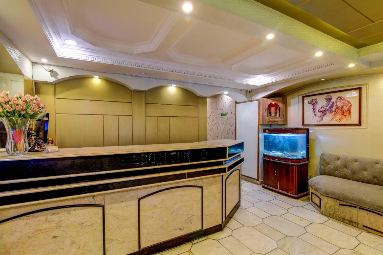 Rahul Palace By Golden Tree Near Metro Station And Ajmal Khan Market 뉴델리 외부 사진