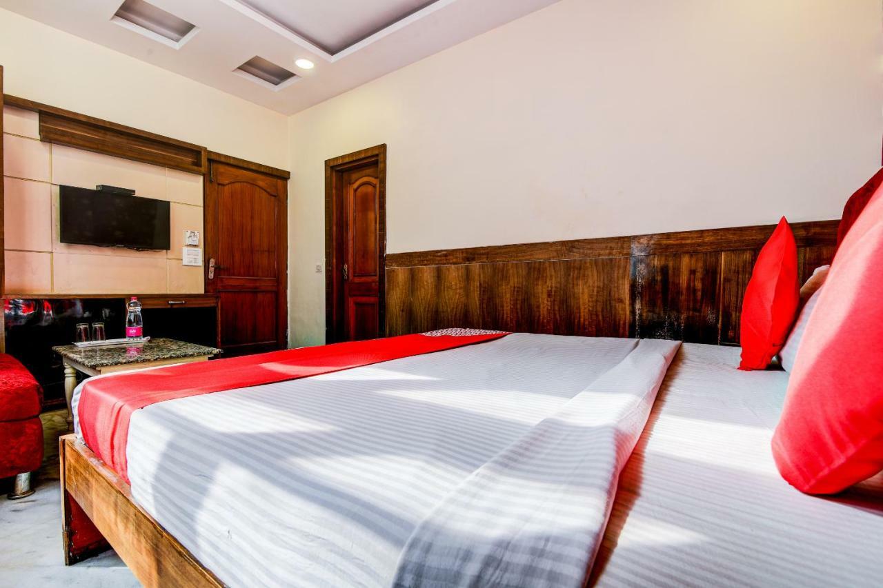 Rahul Palace By Golden Tree Near Metro Station And Ajmal Khan Market 뉴델리 외부 사진
