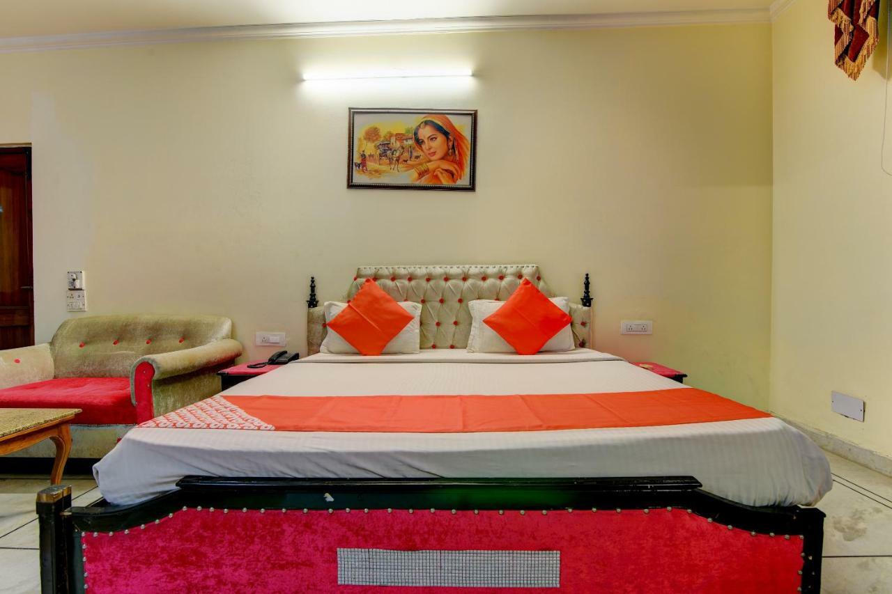 Rahul Palace By Golden Tree Near Metro Station And Ajmal Khan Market 뉴델리 외부 사진