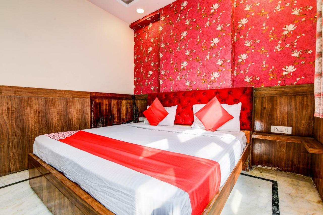 Rahul Palace By Golden Tree Near Metro Station And Ajmal Khan Market 뉴델리 외부 사진