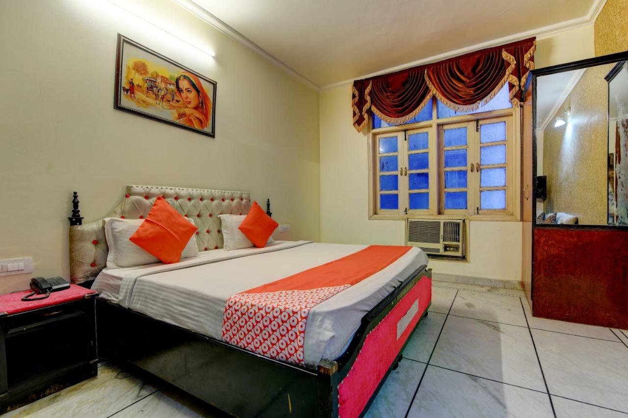 Rahul Palace By Golden Tree Near Metro Station And Ajmal Khan Market 뉴델리 외부 사진