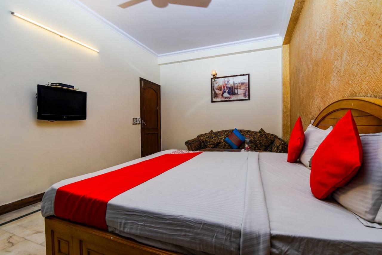 Rahul Palace By Golden Tree Near Metro Station And Ajmal Khan Market 뉴델리 외부 사진