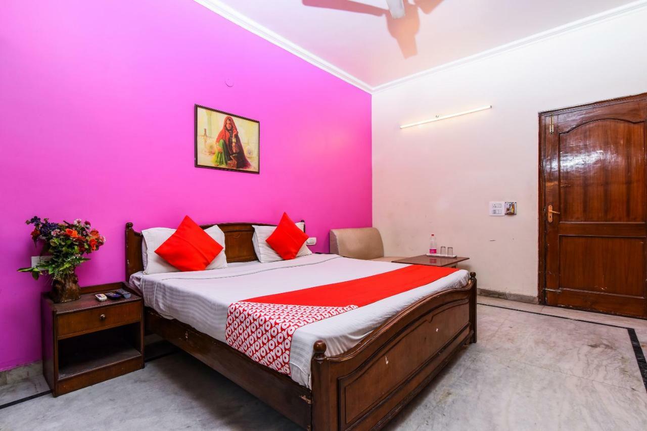 Rahul Palace By Golden Tree Near Metro Station And Ajmal Khan Market 뉴델리 외부 사진