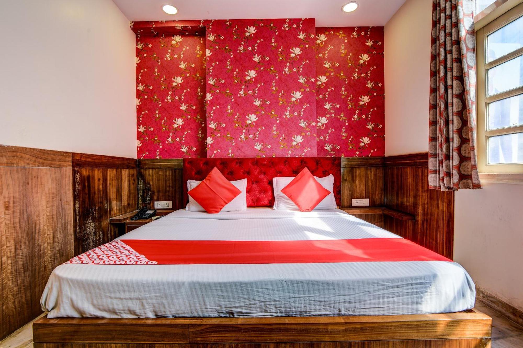 Rahul Palace By Golden Tree Near Metro Station And Ajmal Khan Market 뉴델리 외부 사진