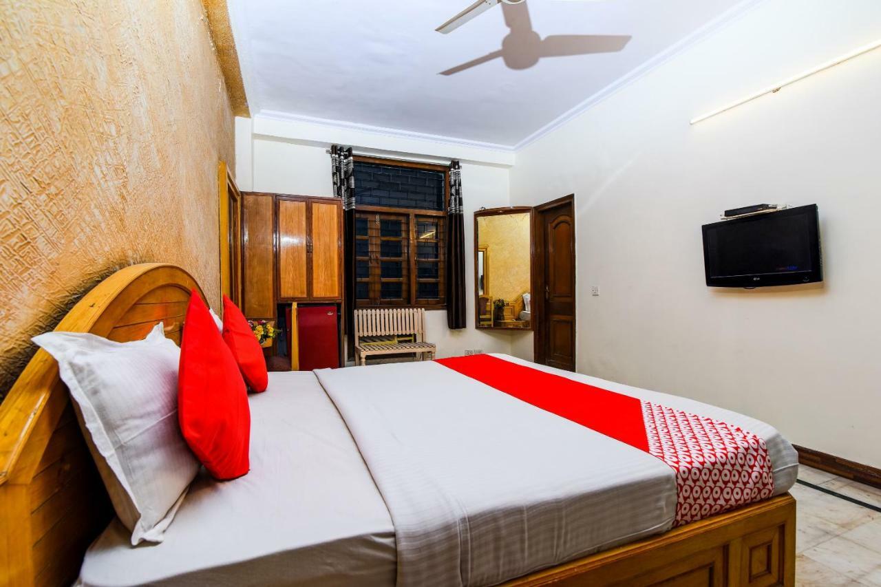 Rahul Palace By Golden Tree Near Metro Station And Ajmal Khan Market 뉴델리 외부 사진