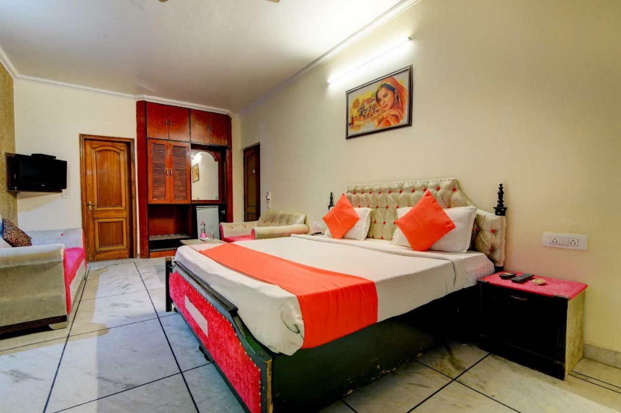 Rahul Palace By Golden Tree Near Metro Station And Ajmal Khan Market 뉴델리 외부 사진